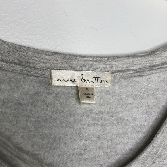 💜 nine britton Stitch Fix super soft v-neck gray sweatshirt size Medium - Picture 4 of 4